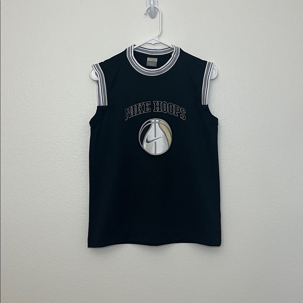Nike hoops boy’s basketball jersey M(10-12) black